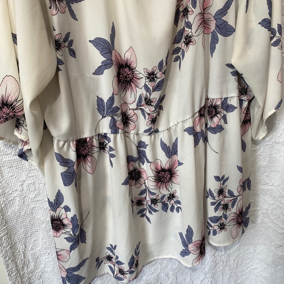 Torrid Women’s Size 5x Floral Print Baby Doll V Neck Top Kimono Sleeve - Picture 9 of 12